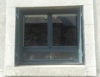 Fenêtre PVC gris anthracite